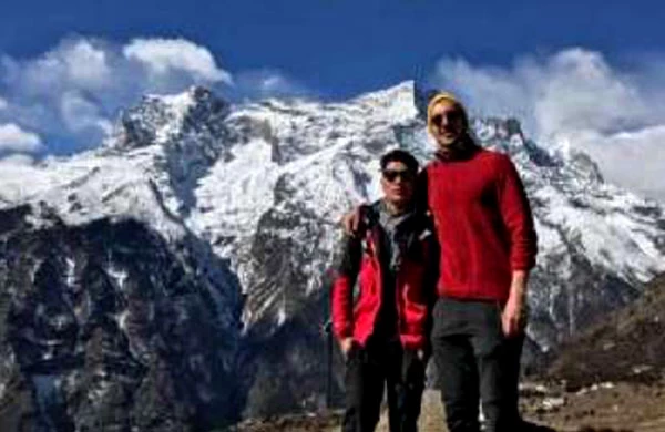How many days are required to complete the Everest base camp Trek