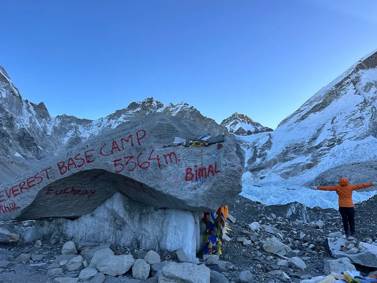 everest base camp and glaciar