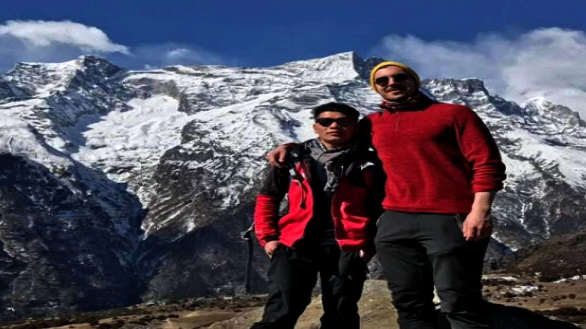 How many days are required to complete the Everest base camp Trek