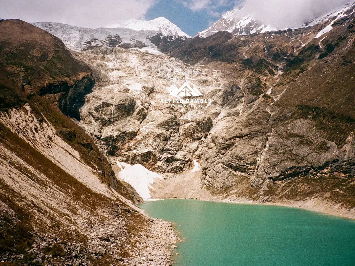 lake in manasu area