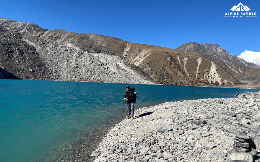 gokyo blue lake
