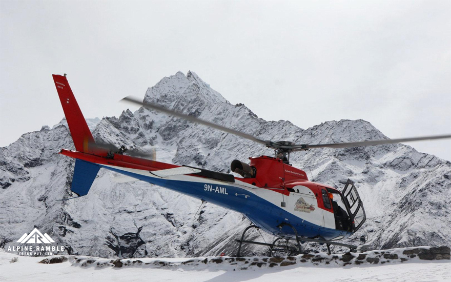 gokyo lakes trek with heli return 7 days