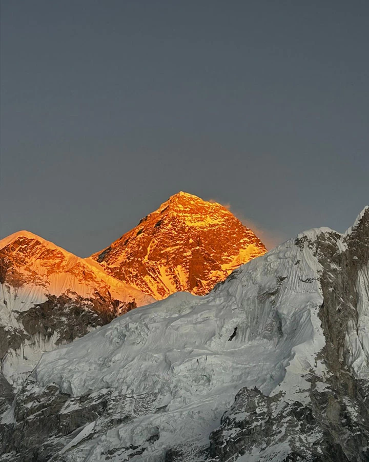 mount-everest-sunrise